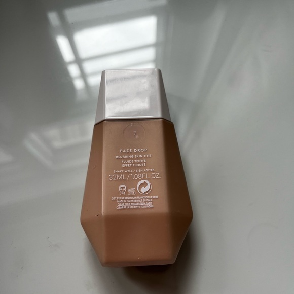 Fenty beauty skin tint - Picture 2 of 2